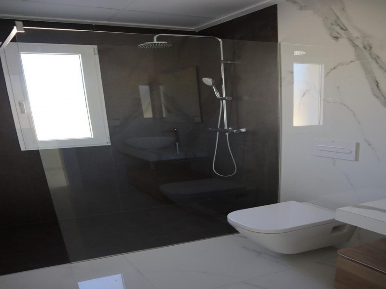 Mediterrane Neubau-Villa mit Komfort & Qualität