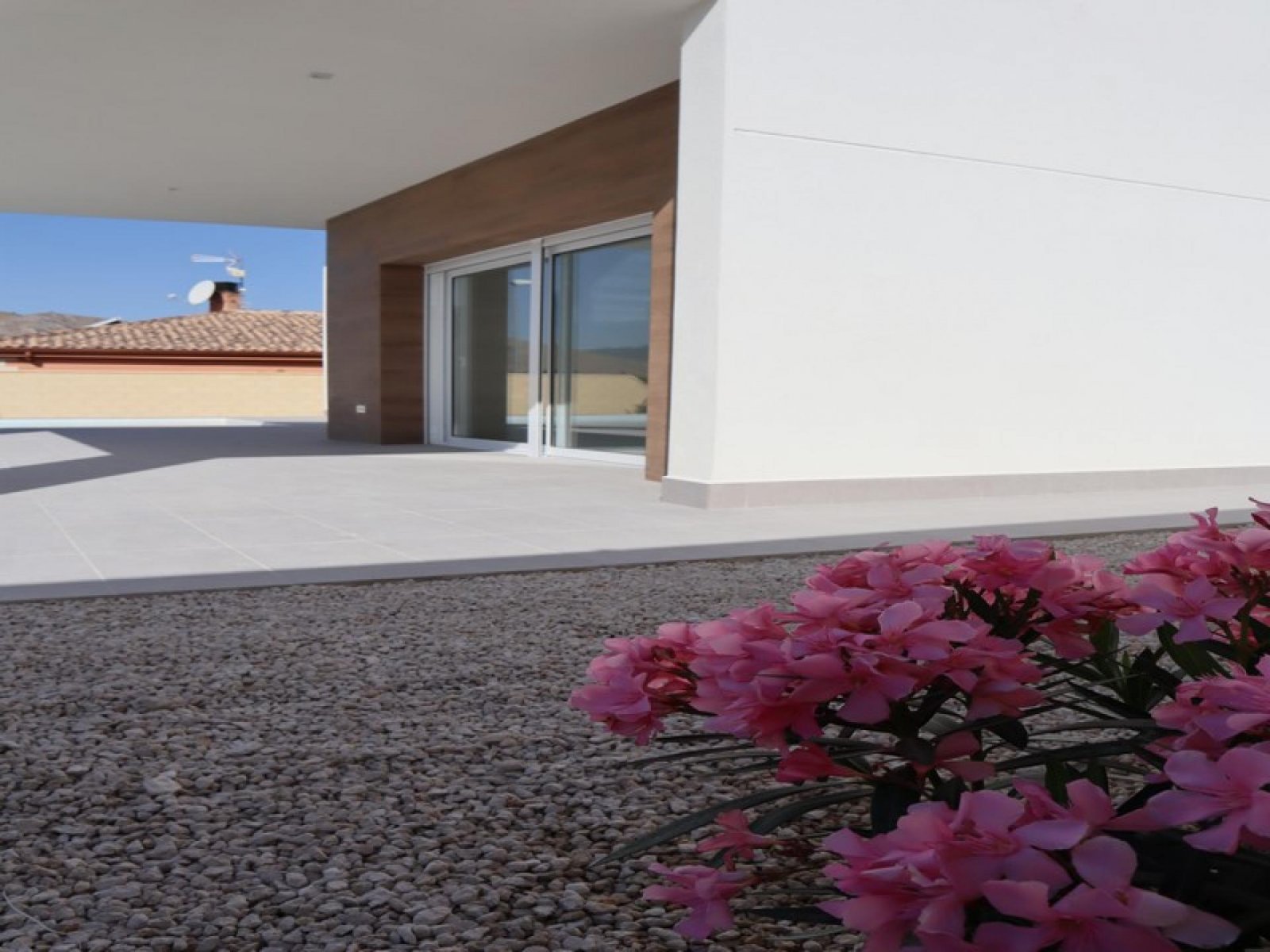 Mediterrane Neubau-Villa mit Komfort & Qualität