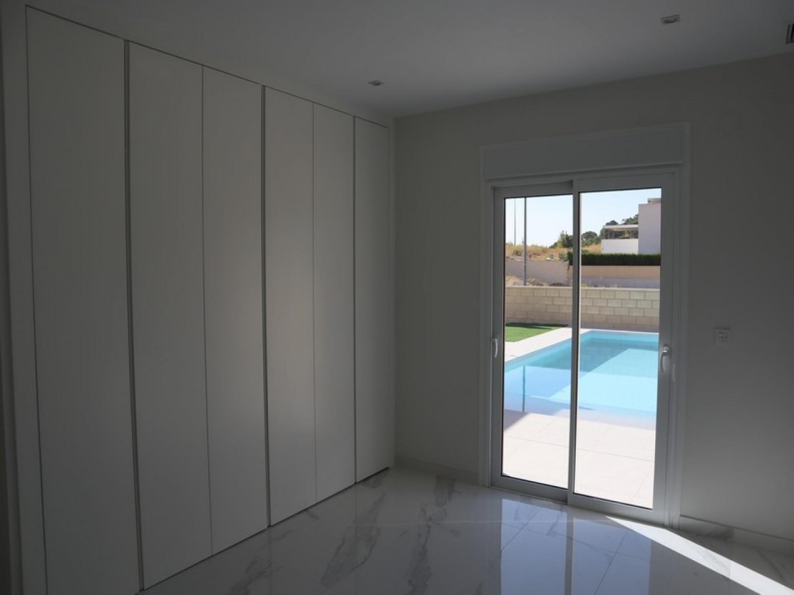 Mediterrane Neubau-Villa mit Komfort & Qualität