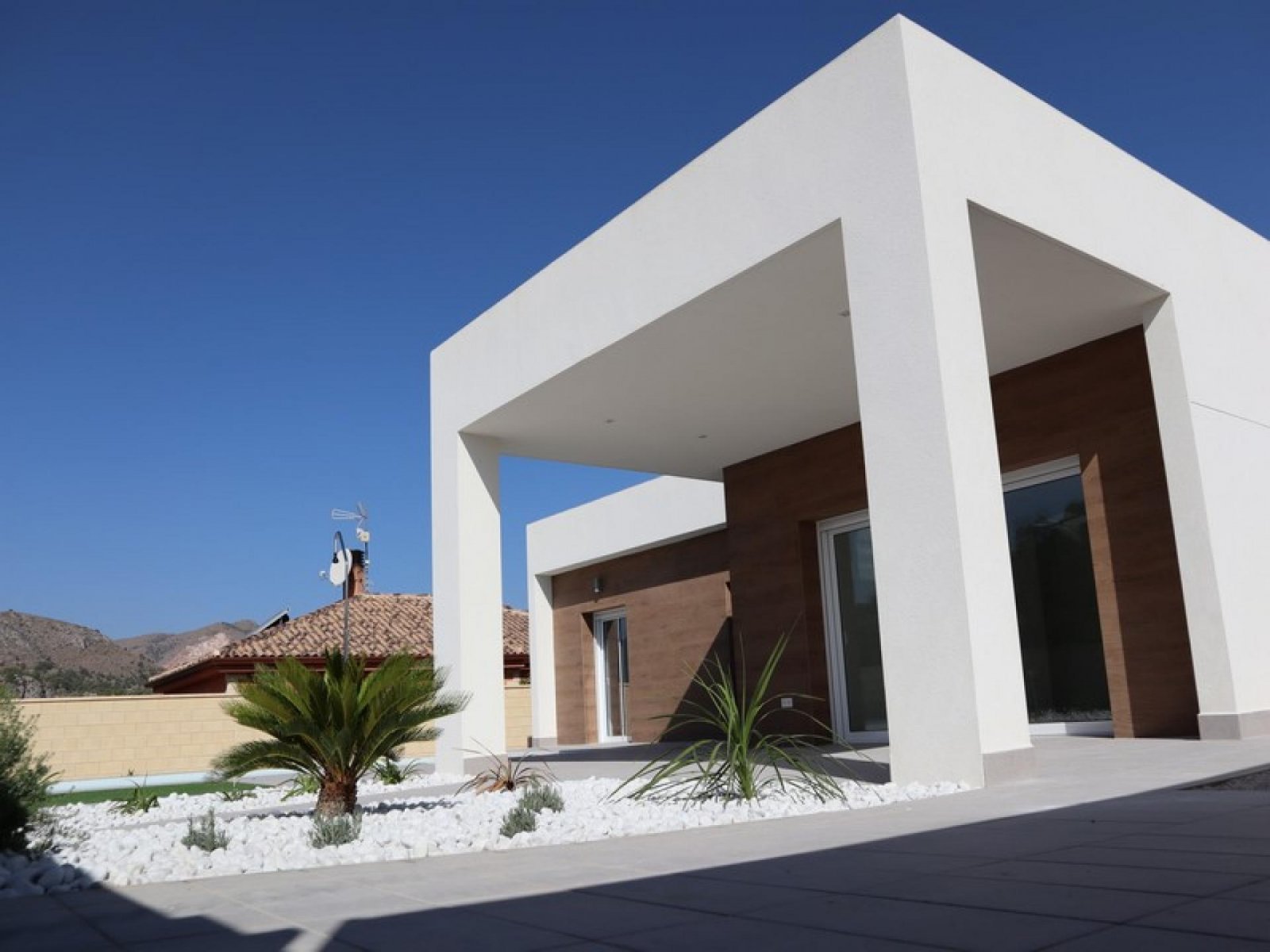 Mediterrane Neubau-Villa mit Komfort & Qualität