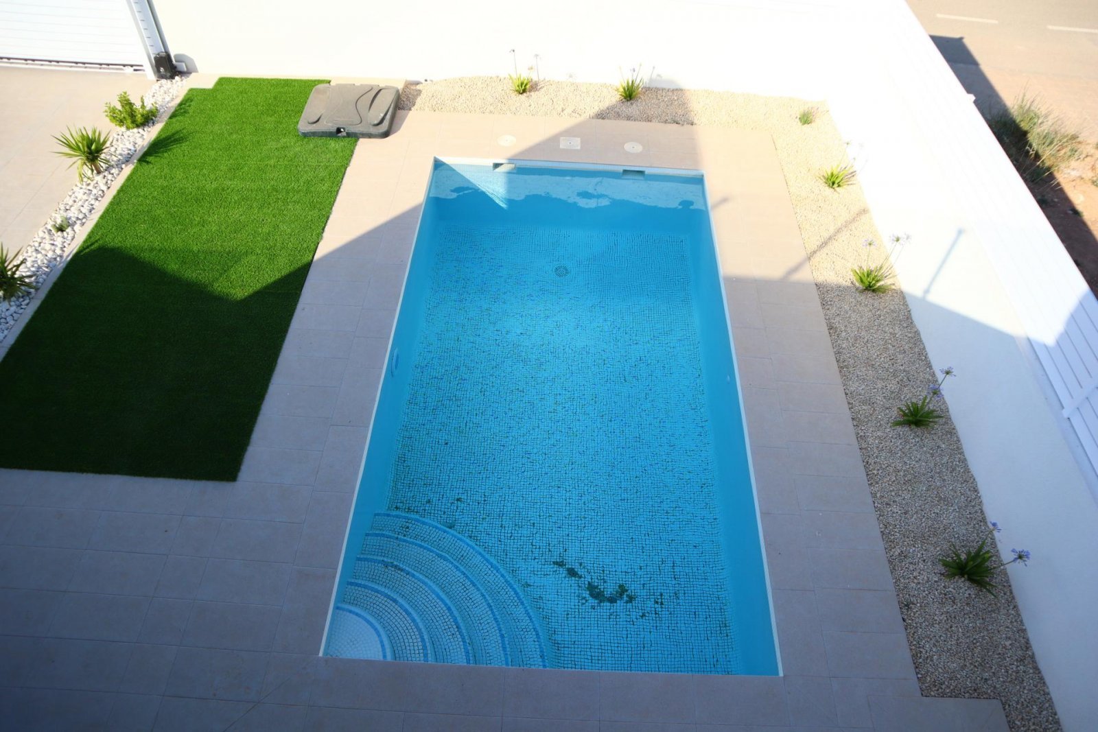 Exklusive Neubauvilla mit Pool und Solarium