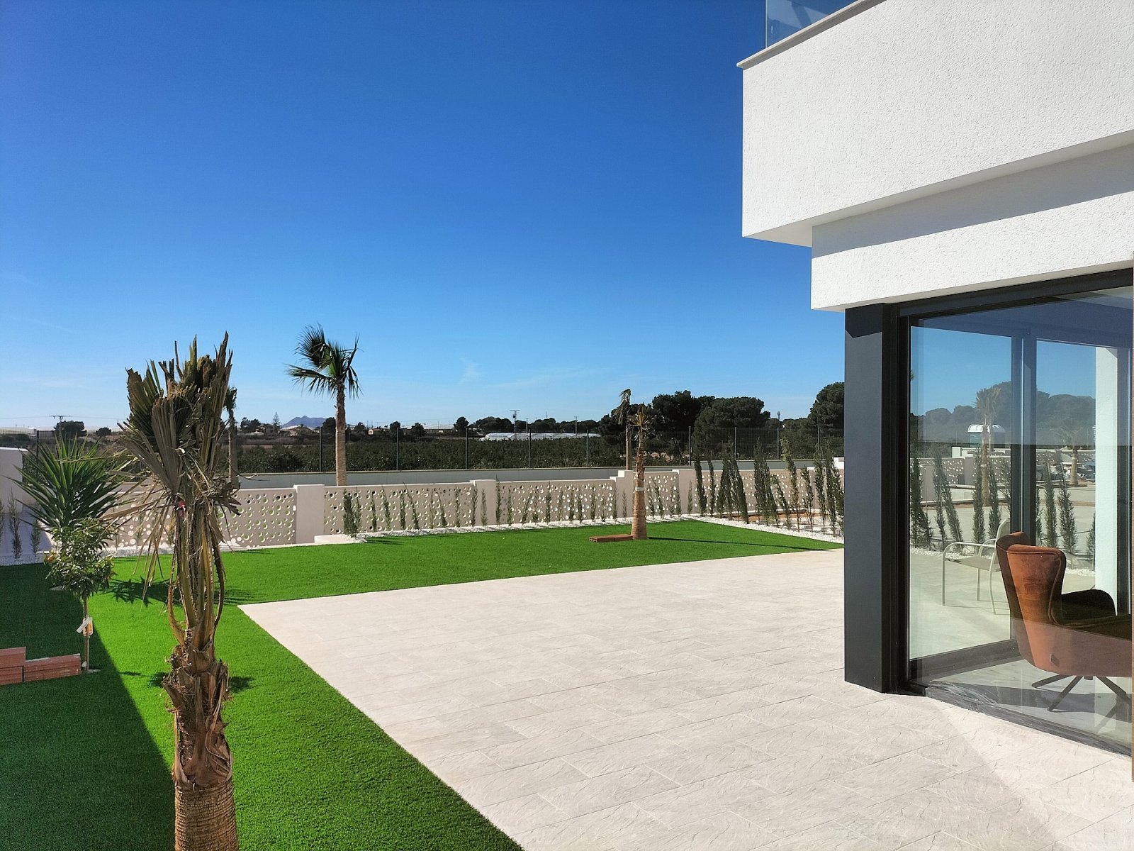 Pilar de la Horadada: Stilvolle Villa mit großzügigen Wohnbereichen und Gemeinschaftspool 