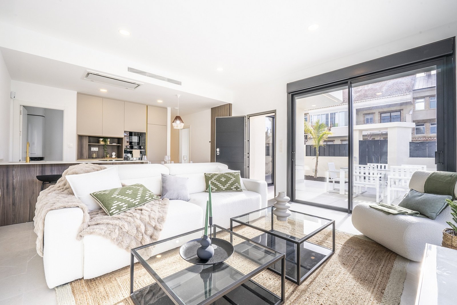 Exklusive Neubau-Villa mit Pool