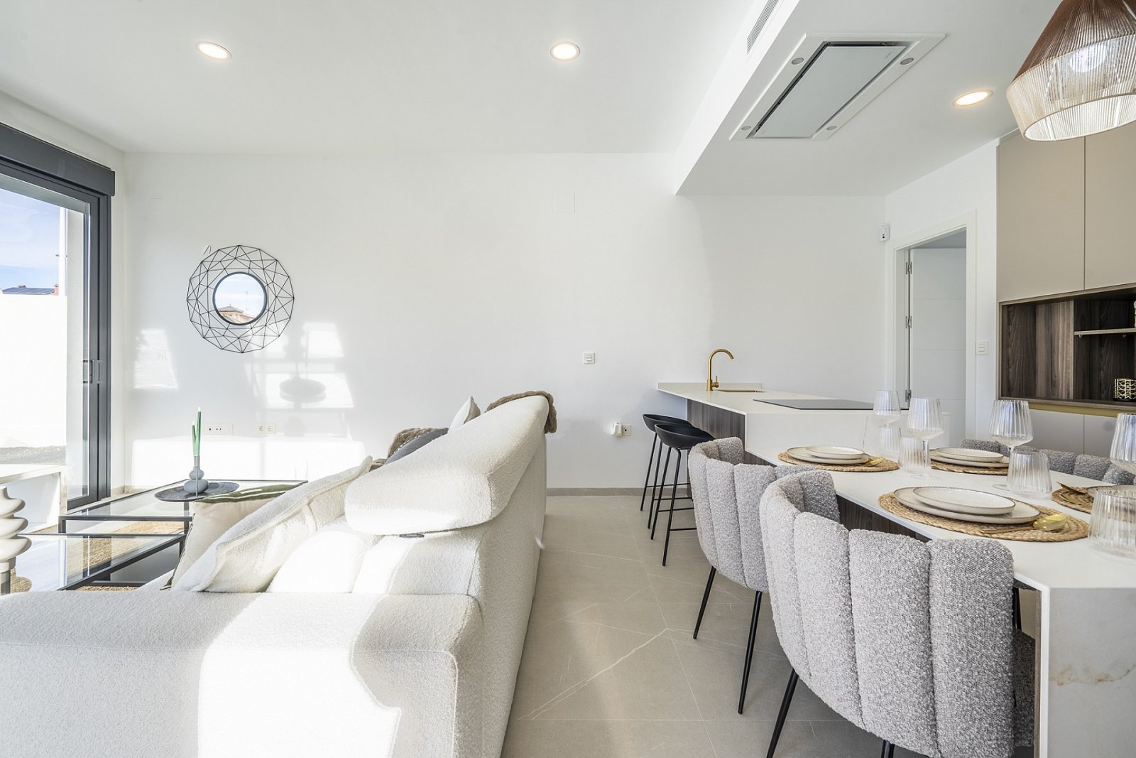 Exklusive Neubau-Villa mit Pool