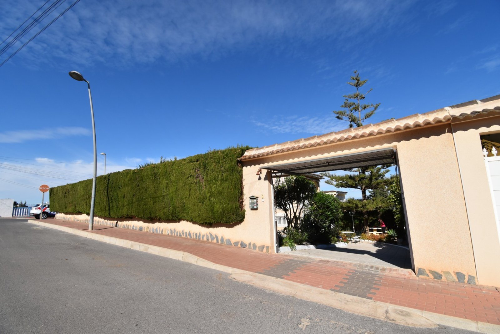 Mediterraner Lebensstil mit Privatsphäre und Pool