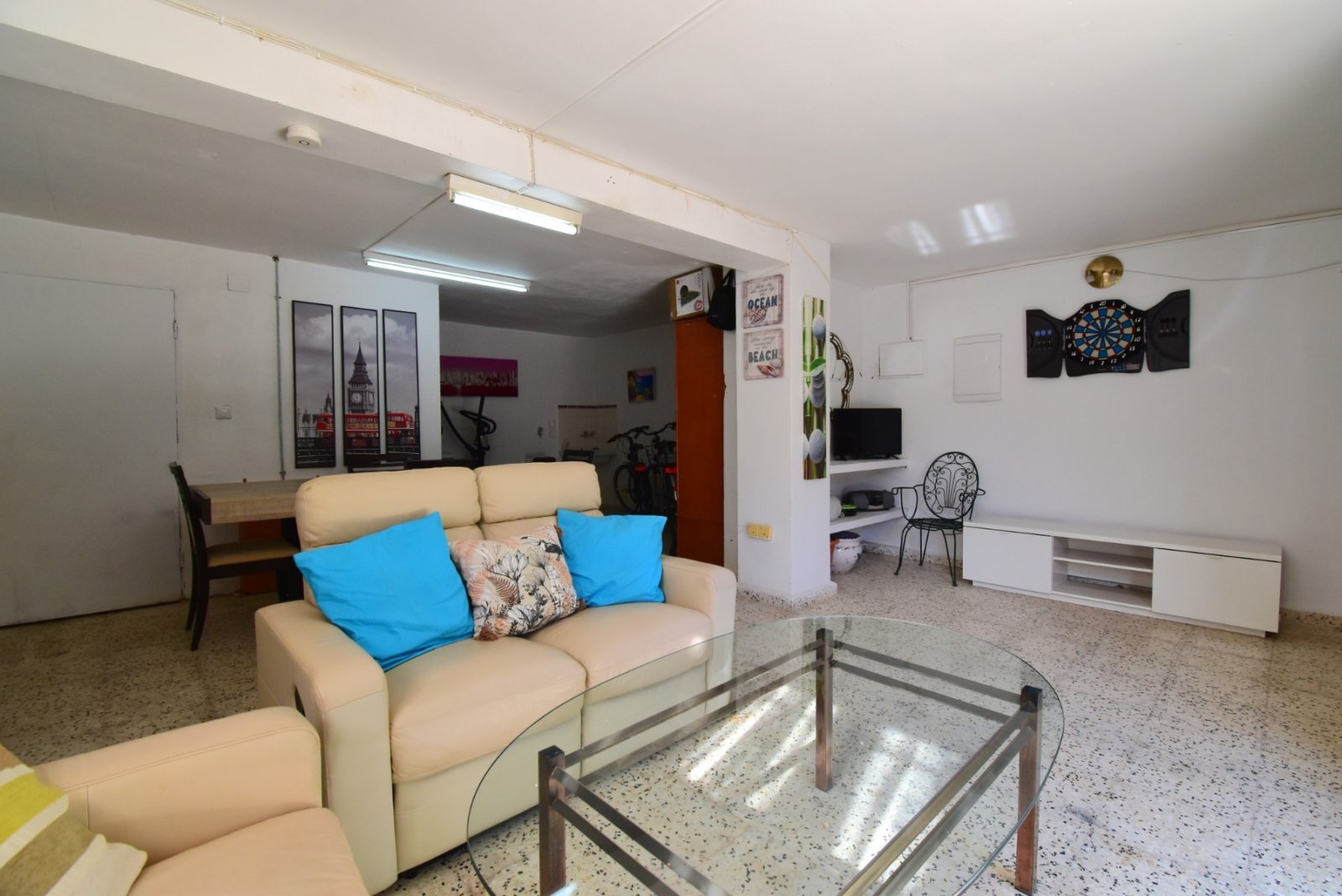 Mediterraner Lebensstil mit Privatsphäre und Pool