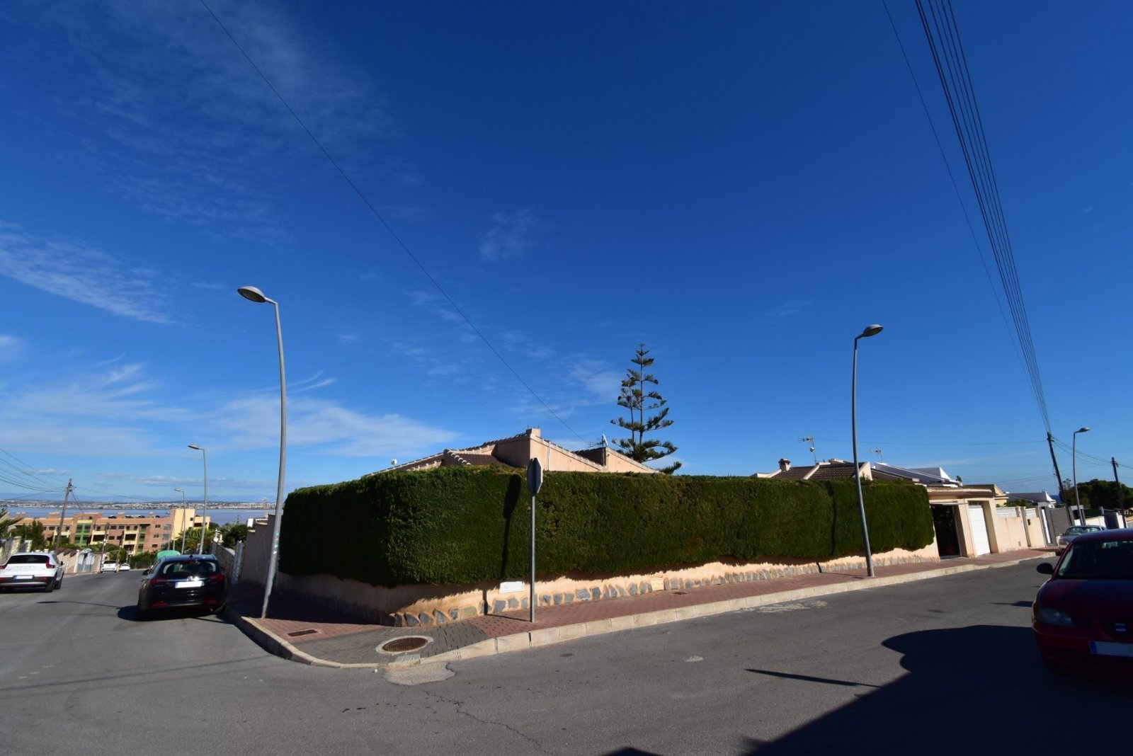 Mediterraner Lebensstil mit Privatsphäre und Pool
