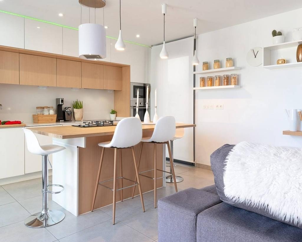 Exklusive Villa mit Pool, En-Suite Bädern &amp; Solarium