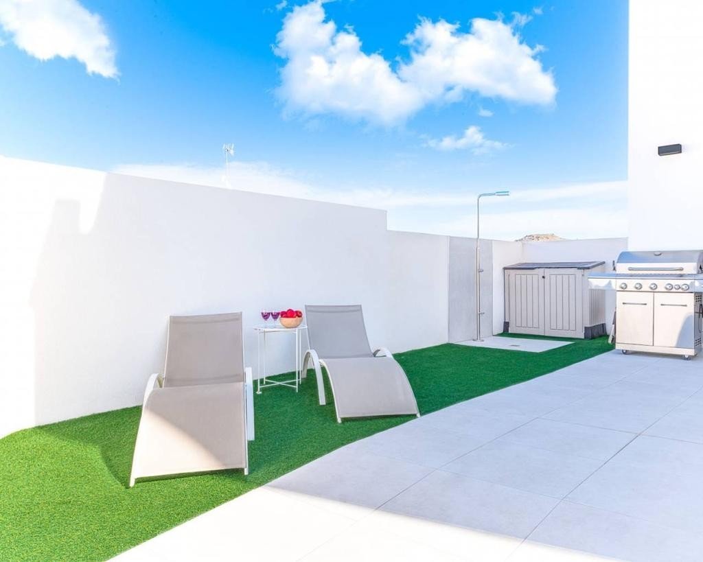 Exklusive Villa mit Pool, En-Suite Bädern &amp; Solarium