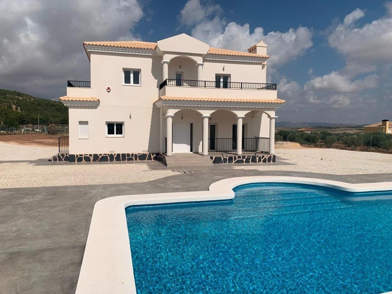 Ihre Traumvilla nach Maß mit Pool in Pinoso