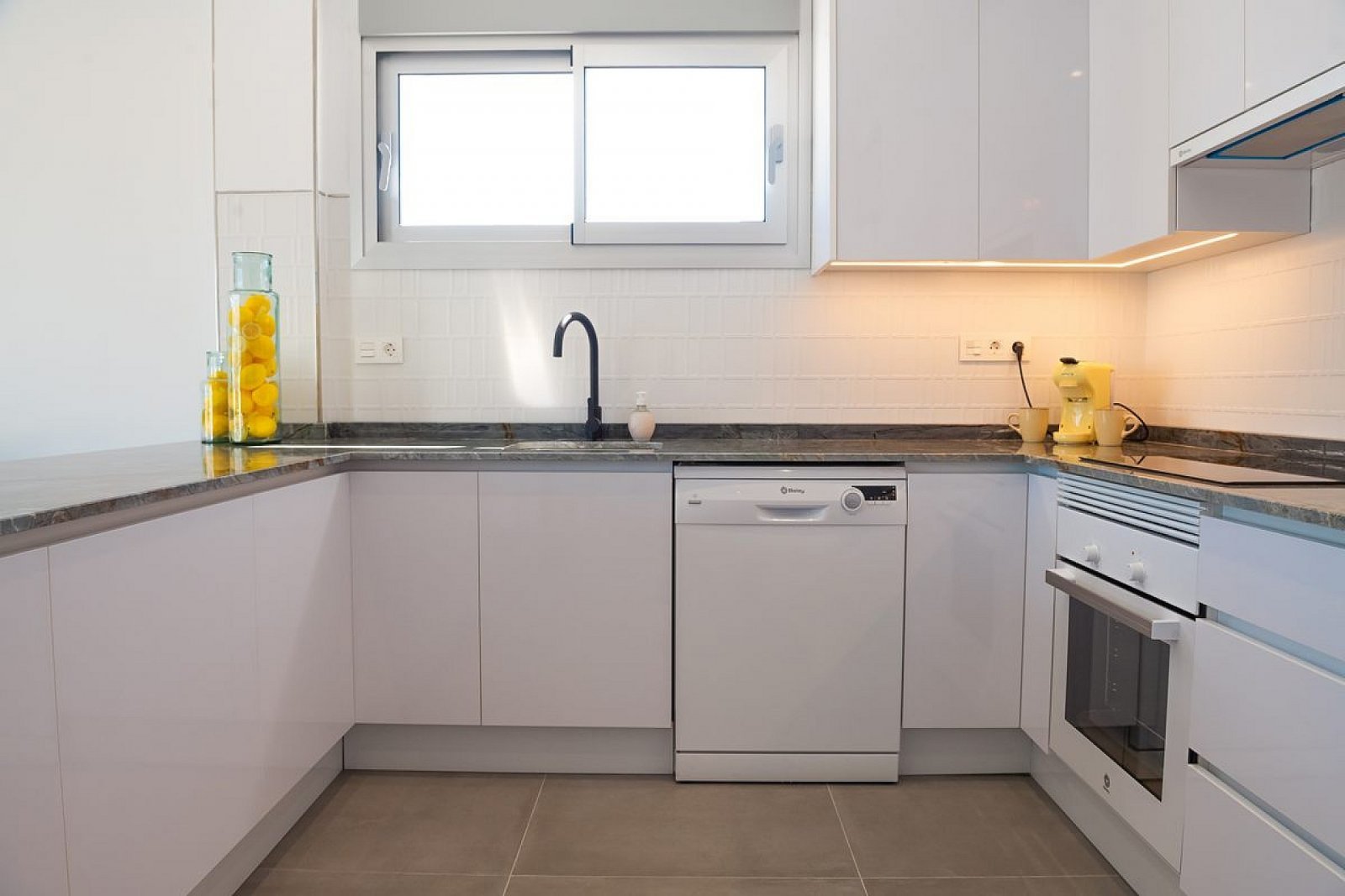 Moderne Villa mit Privatpool und Garage in Los Alcázares