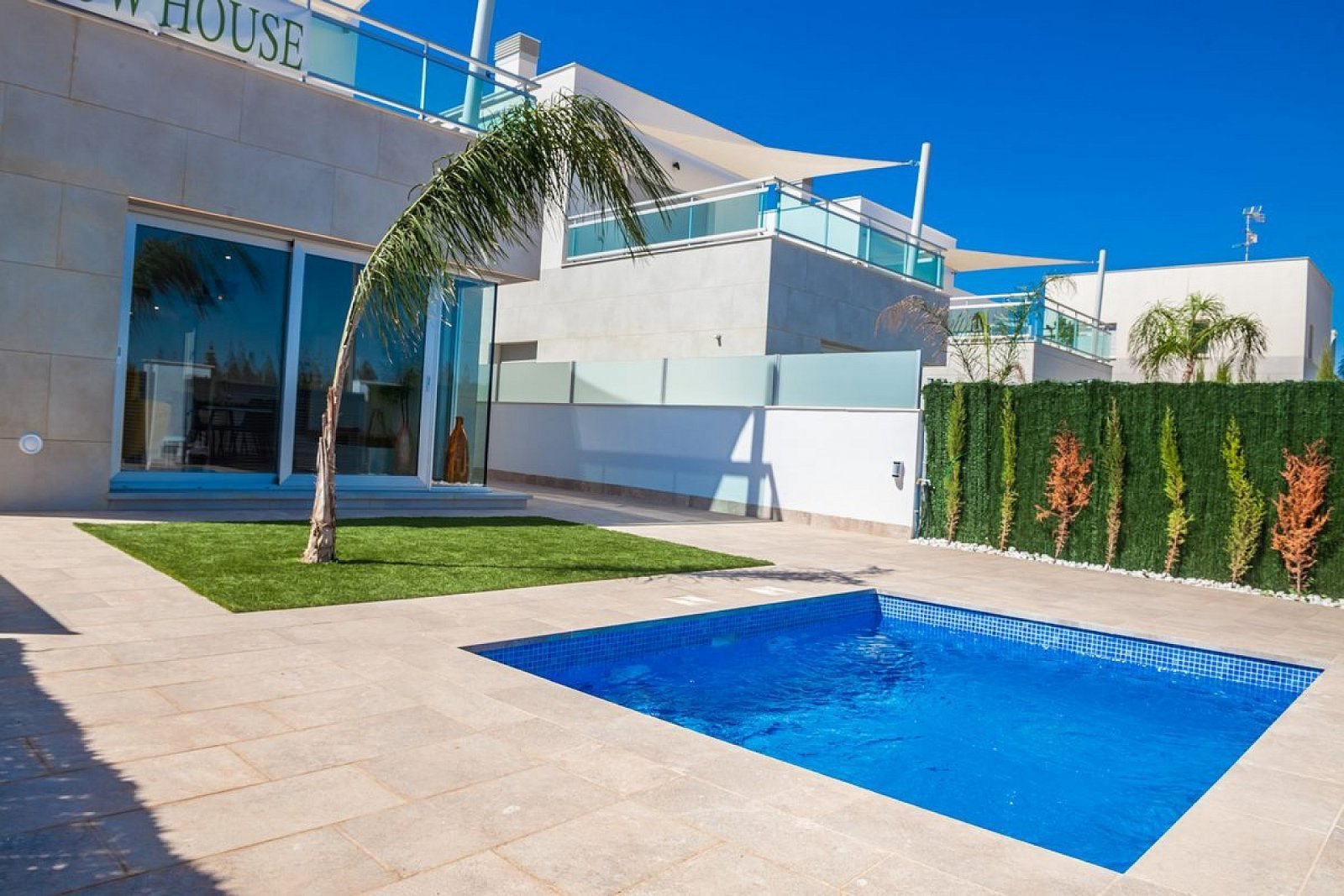 Moderne Villa mit Privatpool und Garage in Los Alcázares