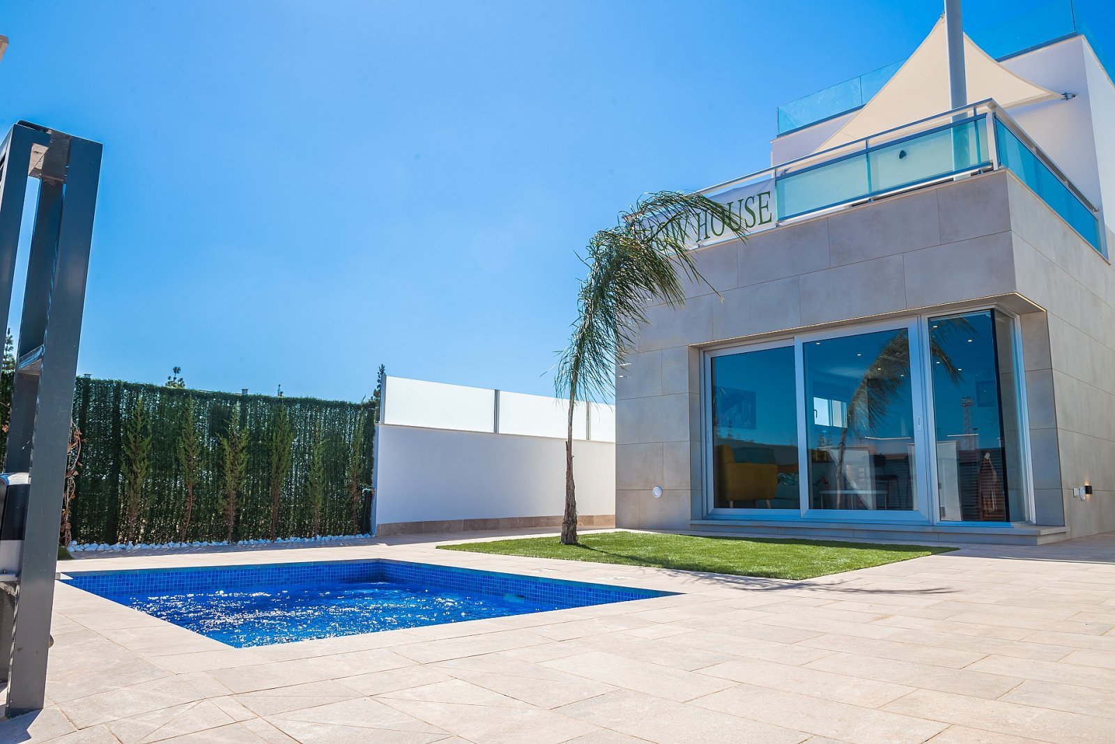 Moderne Villa mit Privatpool und Garage in Los Alcázares