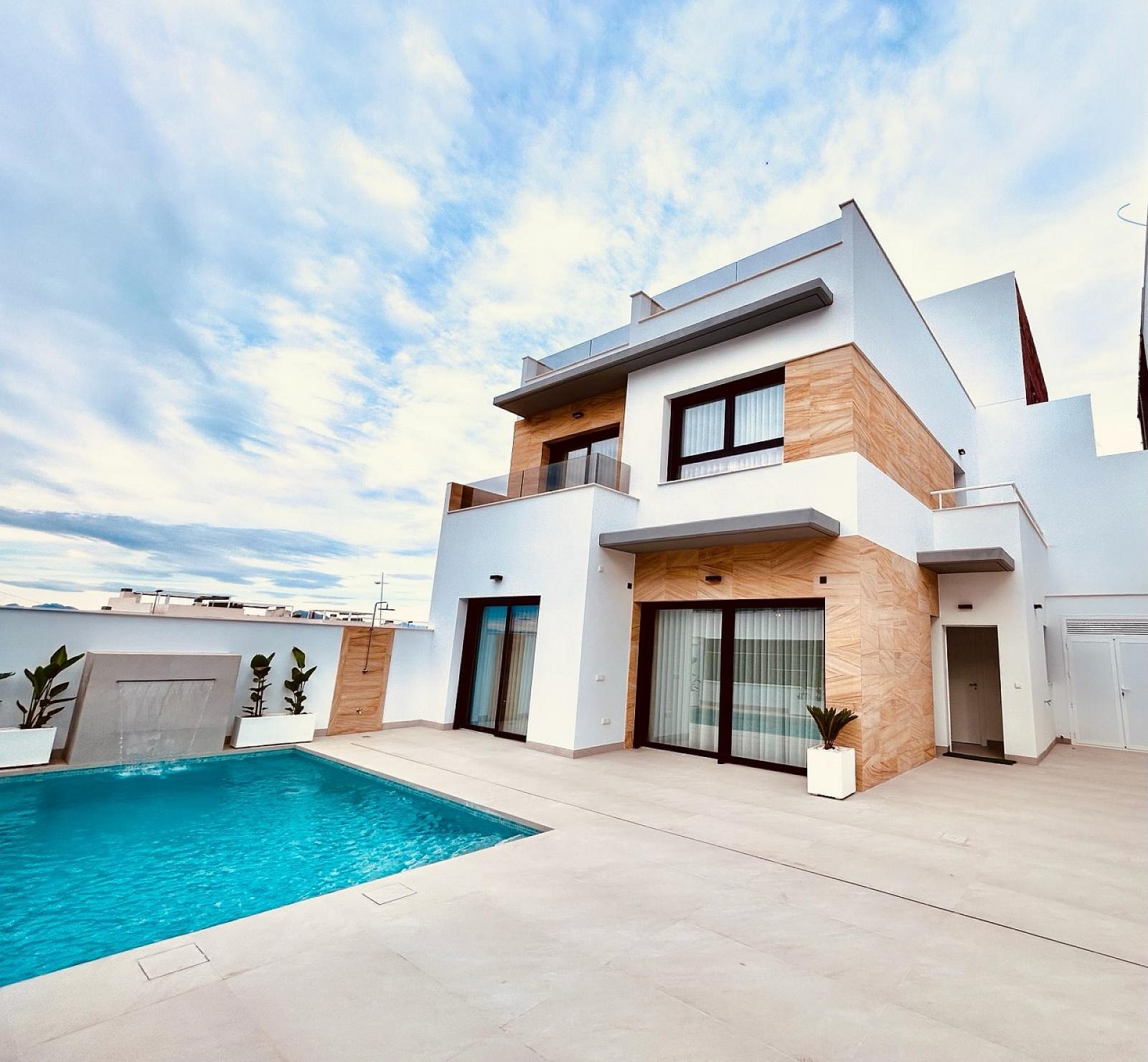 Moderne Villa mit Keller und Pool nahe Guardamar