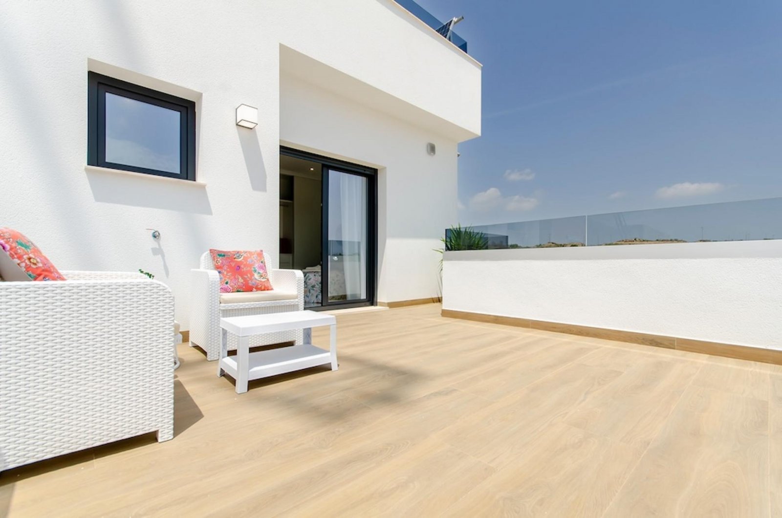Vistabella: Moderne Villa mit Golfzugang