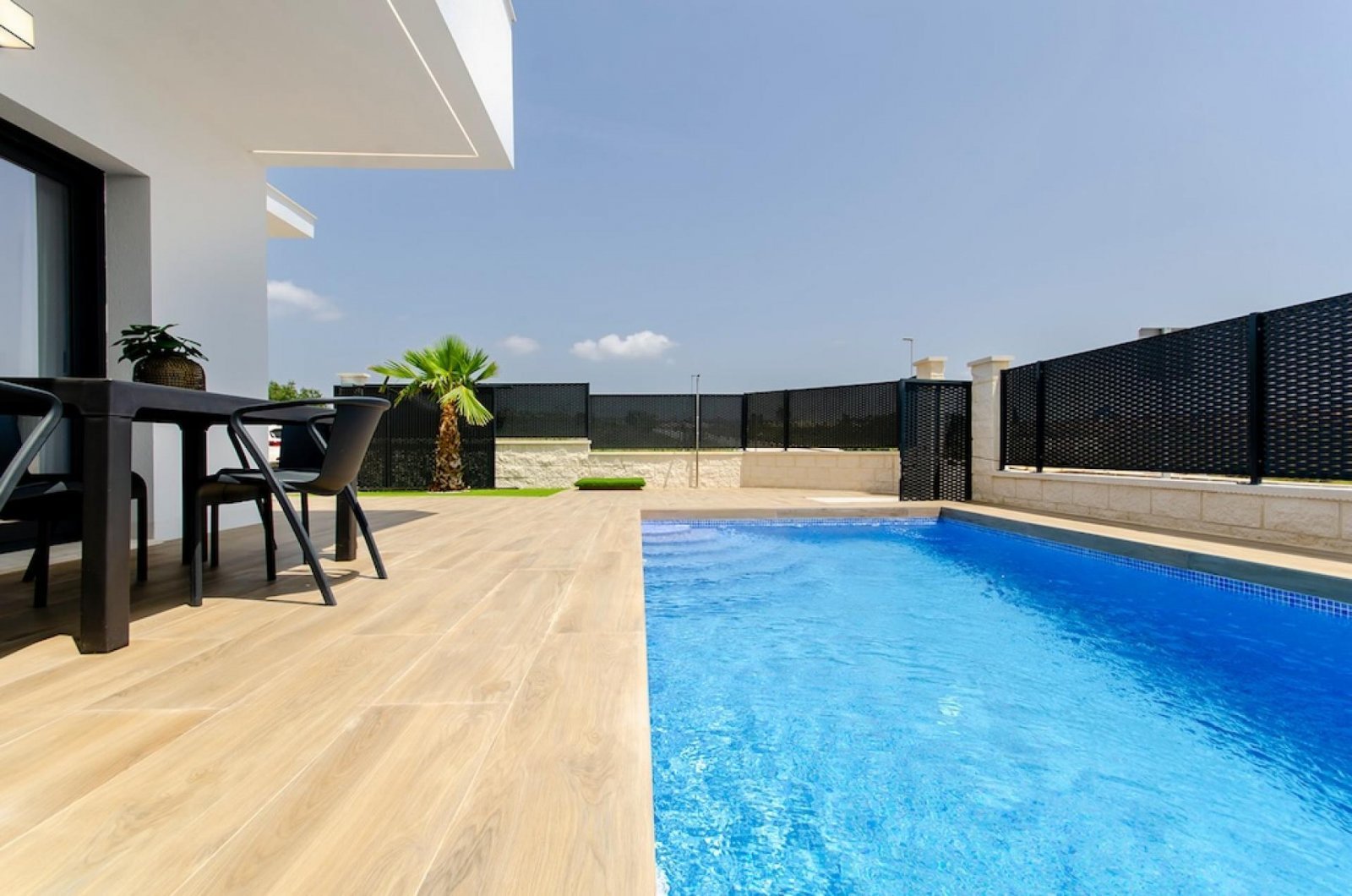 Vistabella: Moderne Villa mit Golfzugang
