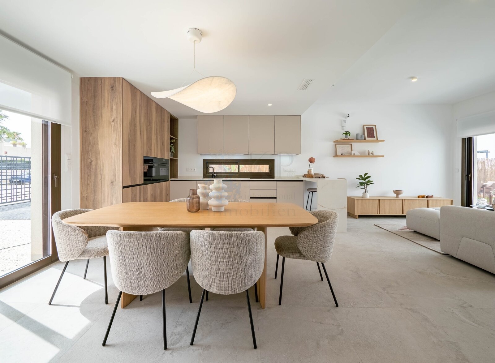 Moderne Neubau-Villa mit Pool und hochwertiger Ausstattung