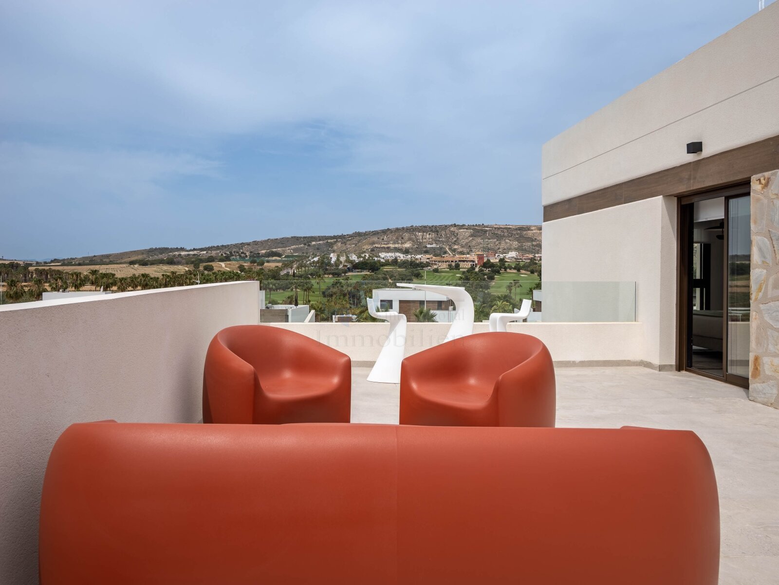 Moderne Neubau-Villa mit Pool und hochwertiger Ausstattung