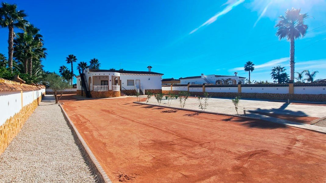 Catral: Traumhafte Landvilla mit Panoramablick 