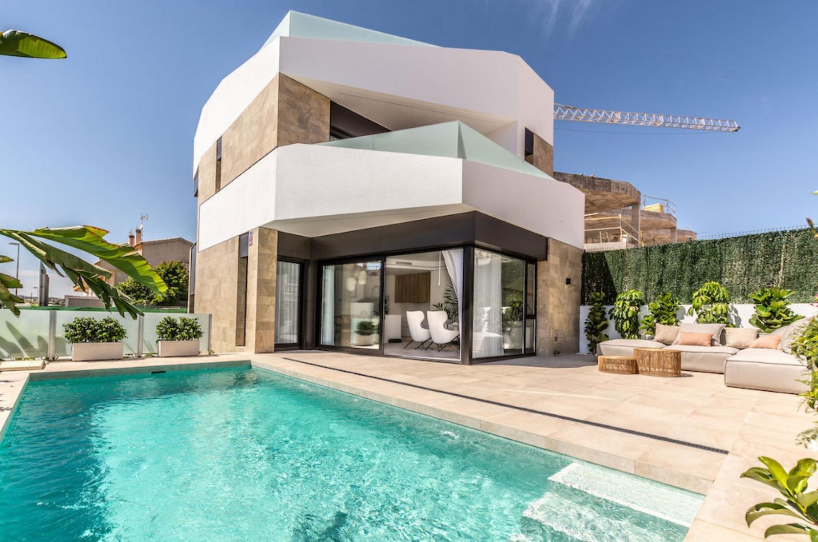Elegante Villa mit Solarium, Carport und mediterranem Lifestyle