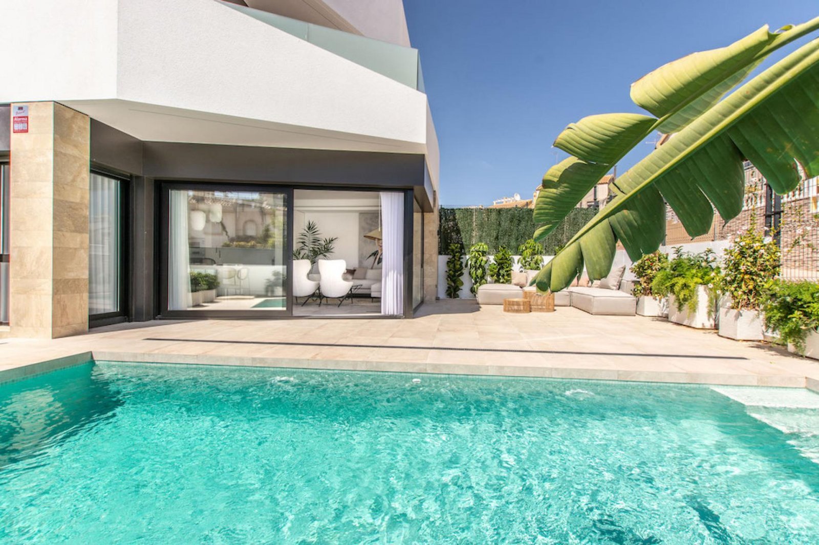Elegante Villa mit Solarium, Carport und mediterranem Lifestyle