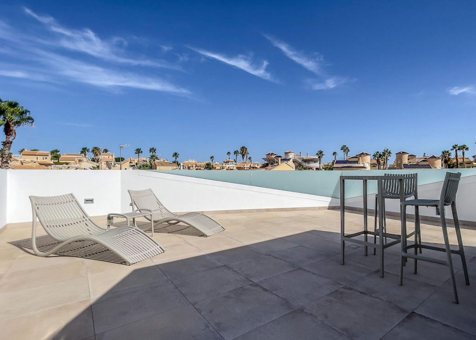 Elegante Villa mit Solarium, Carport und mediterranem Lifestyle