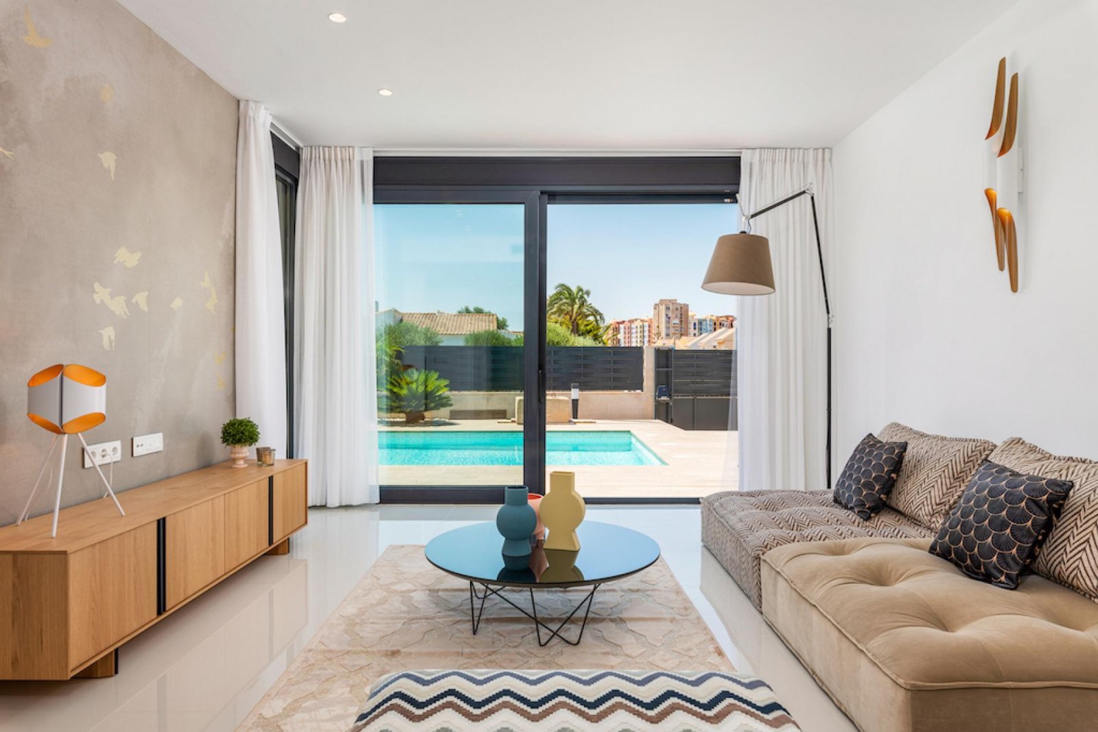 Exklusive Neubauvilla - Stil, Komfort und Pool