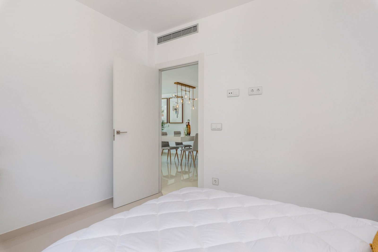 Exklusive Neubauvilla - Stil, Komfort und Pool