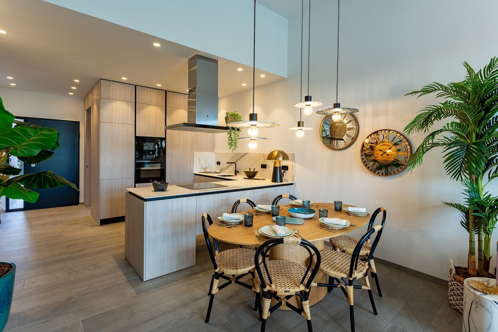 Moderne Villa mit 3 Schlafzimmern, Privatpool und Stellplatz