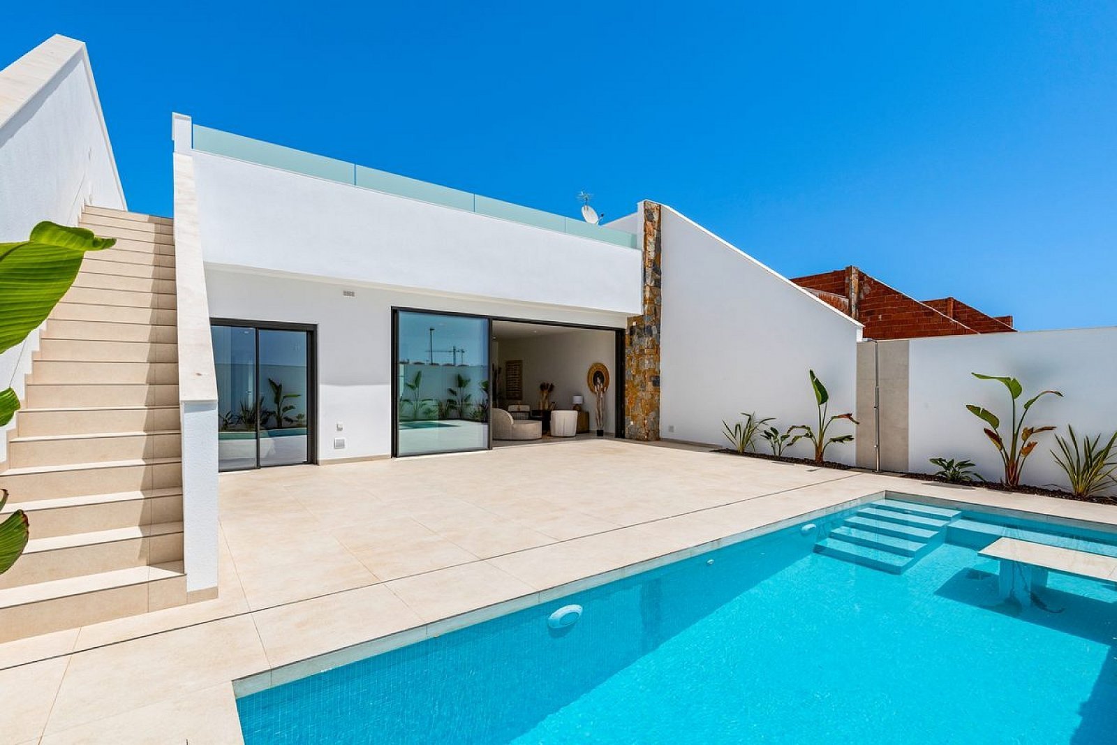 Los Alcazares: Hochwertige Villa mit Pool und Stellplatz Los Alcazares: Hochwertige Villa mit Pool und Stellplatz