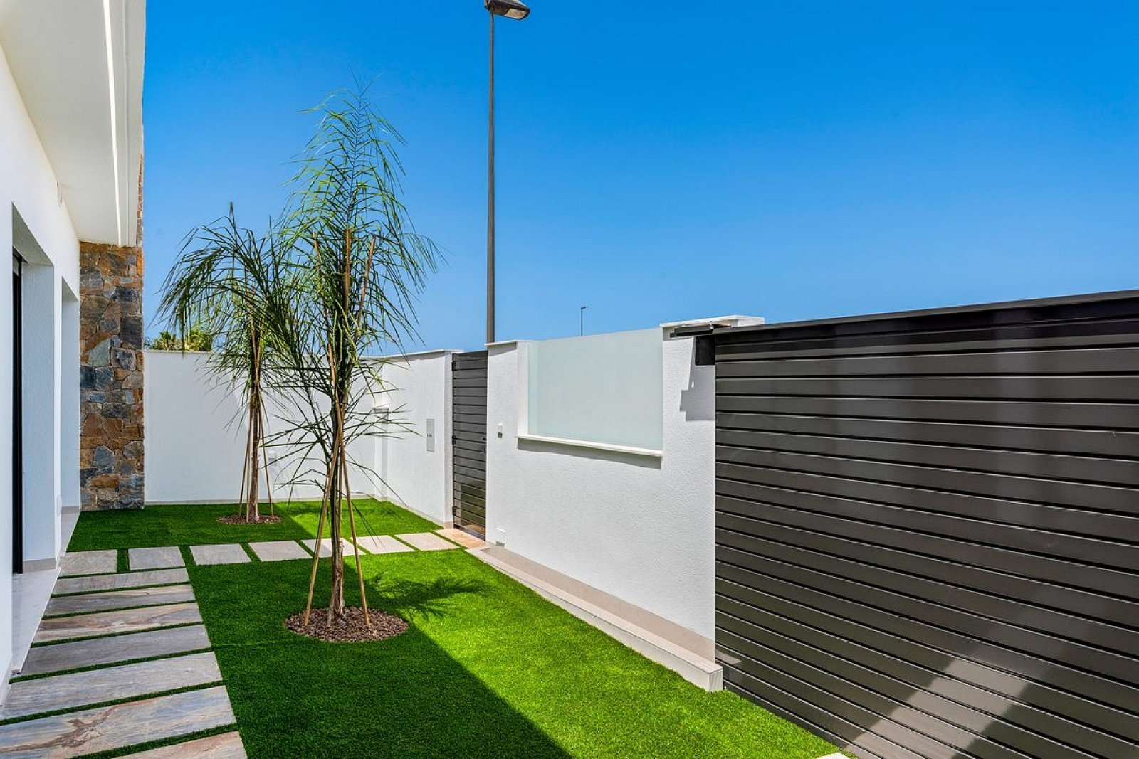 Hochwertige Villa mit Pool und Stellplatz