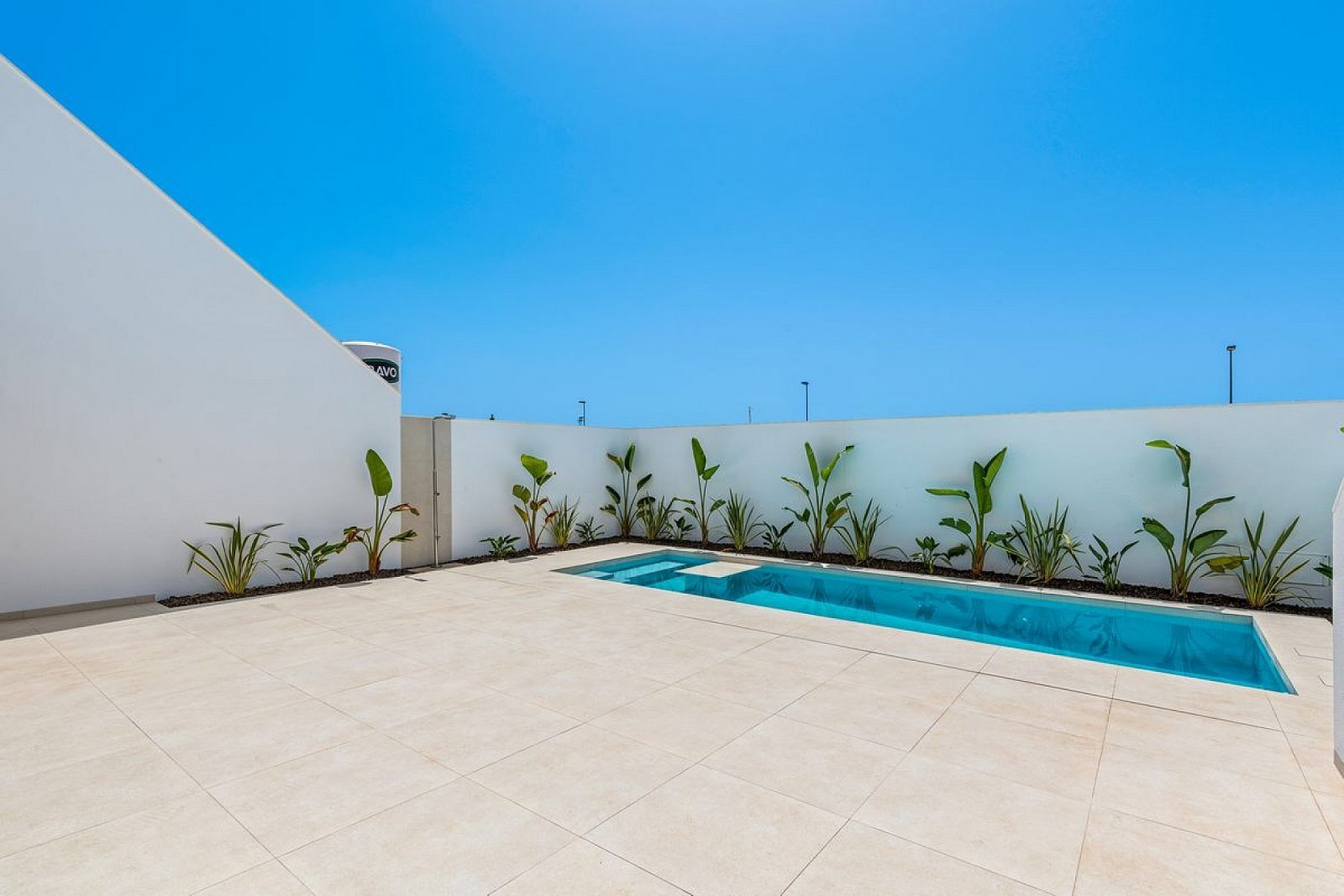 Hochwertige Villa mit Pool und Stellplatz