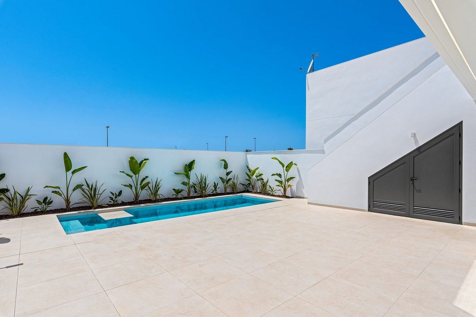 Hochwertige Villa mit Pool und Stellplatz