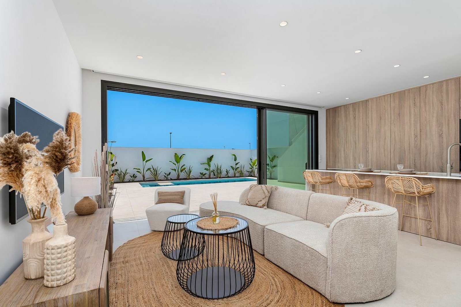 Hochwertige Villa mit Pool und Stellplatz