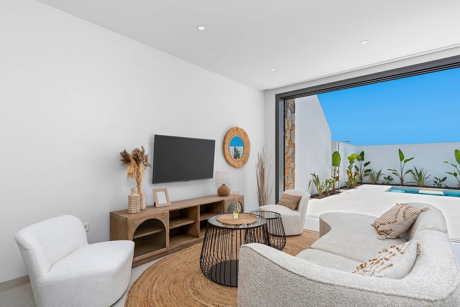 Hochwertige Villa mit Pool und Stellplatz