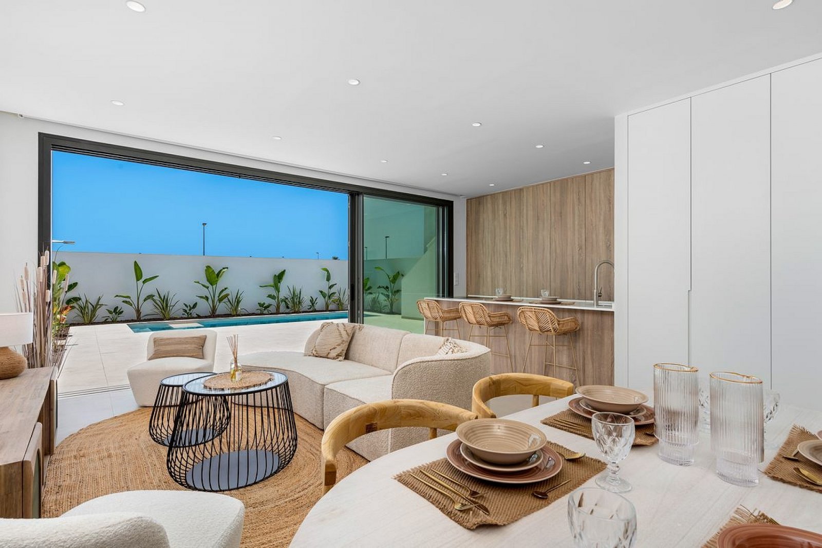 Hochwertige Villa mit Pool und Stellplatz