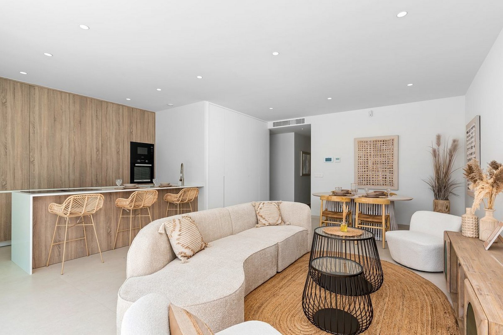 Hochwertige Villa mit Pool und Stellplatz