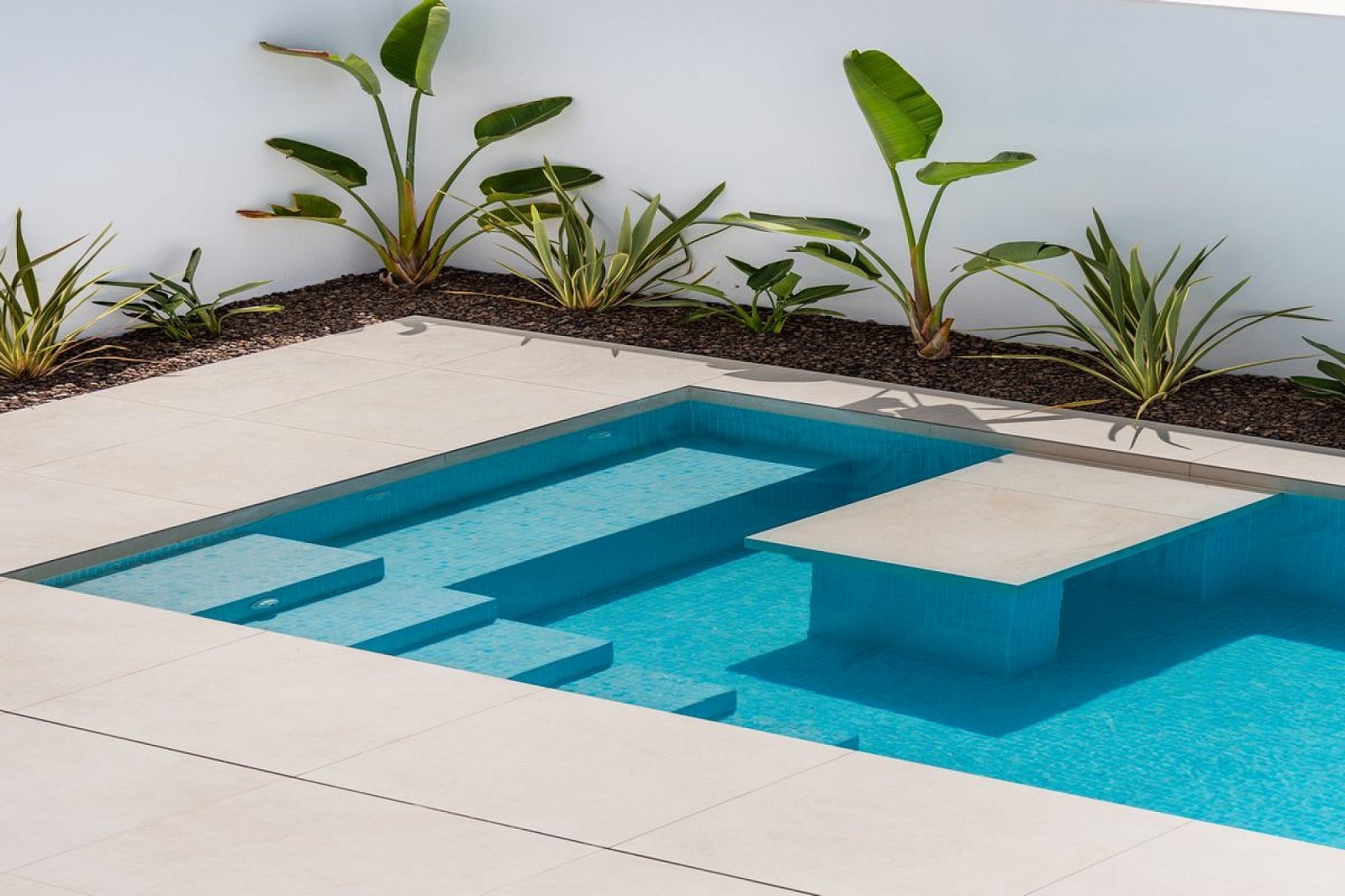 Hochwertige Villa mit Pool und Stellplatz