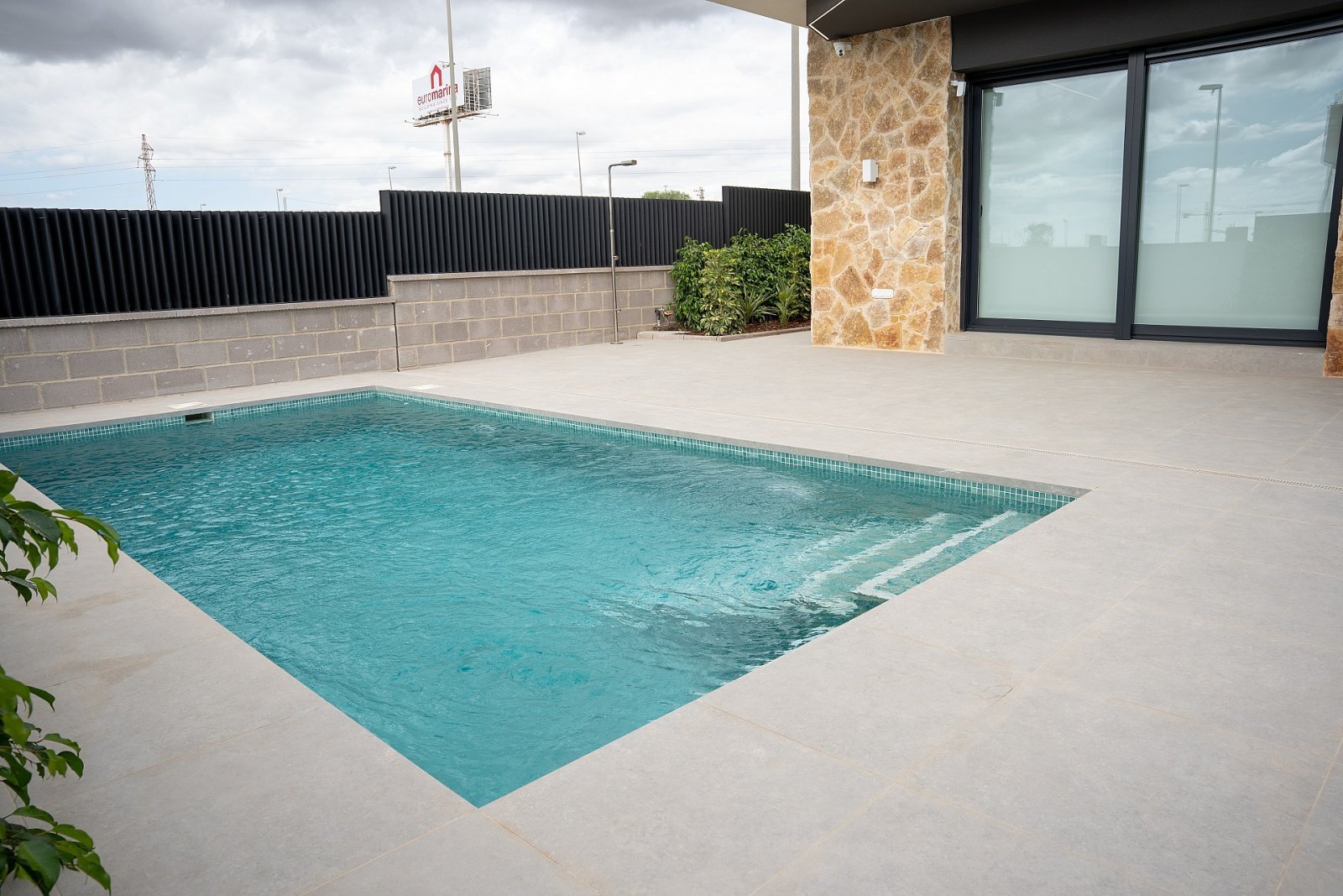 Elegante 3-Zimmer-Villa mit eigenem Swimmingpool
