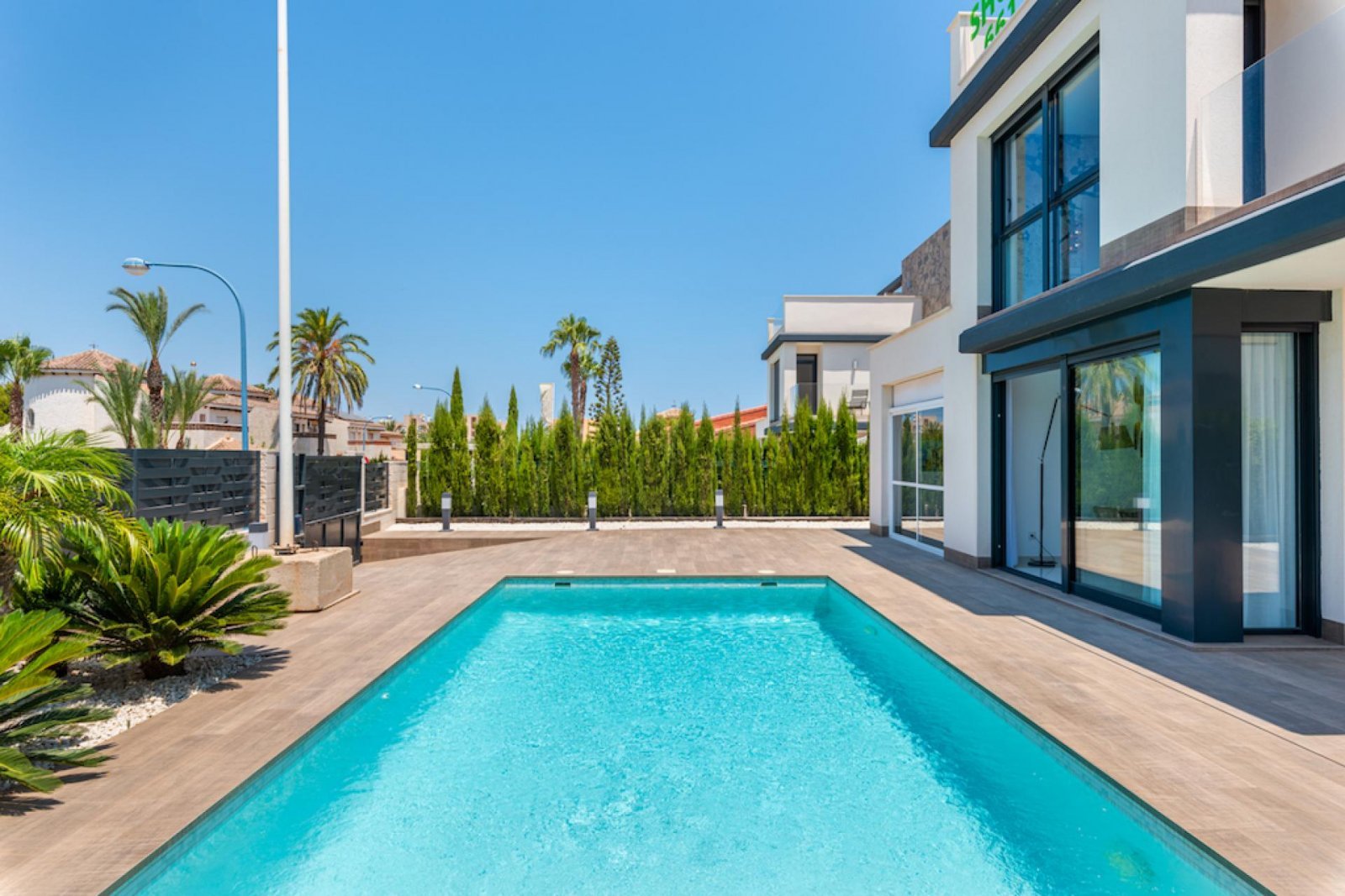 Luxusvilla mit Privatpool in Toplage
