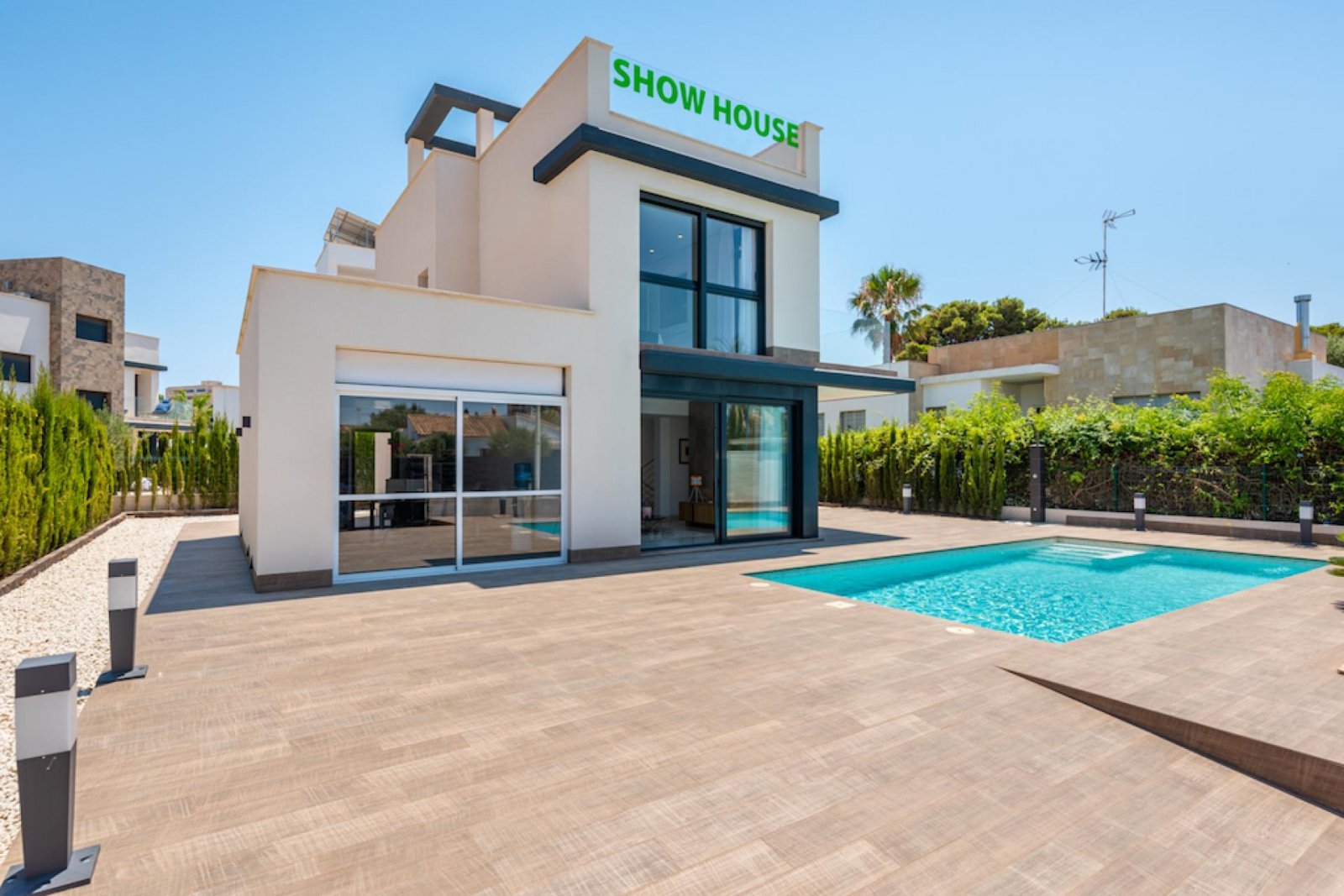 Luxusvilla mit Privatpool in Toplage