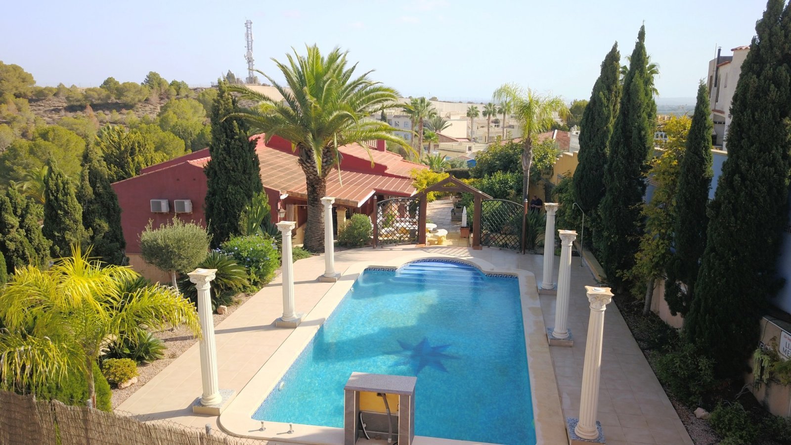 Luxusvilla mit Pool &amp; Traumblick