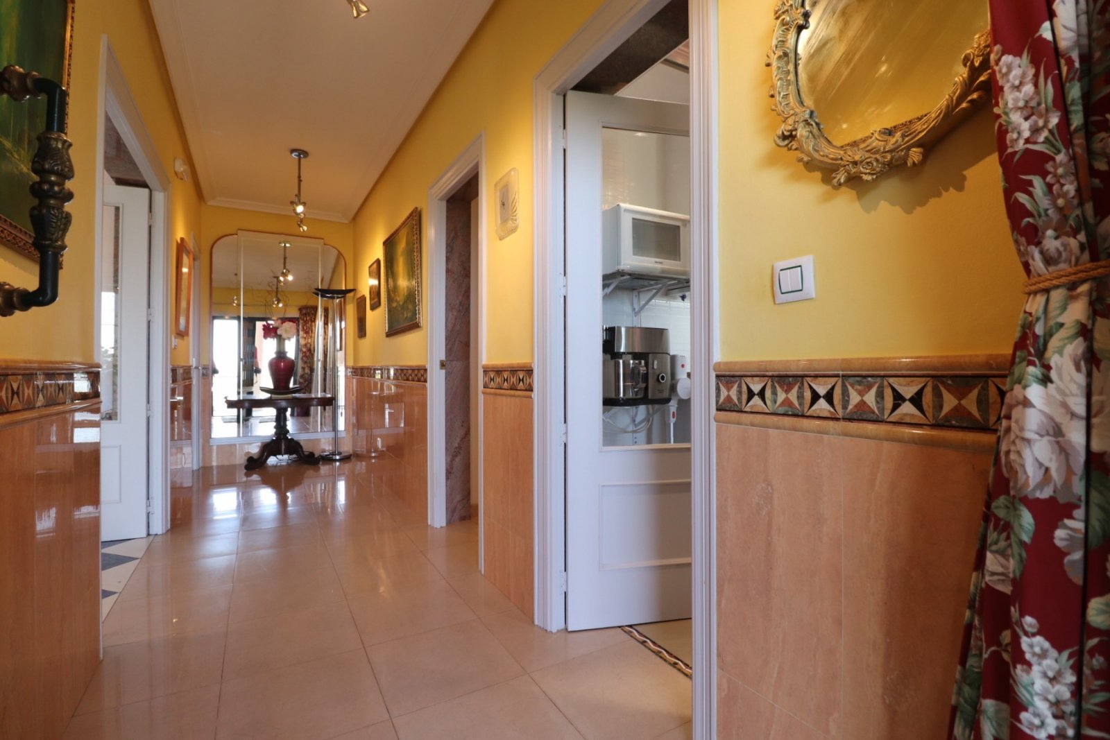 Luxusvilla mit Pool &amp; Traumblick