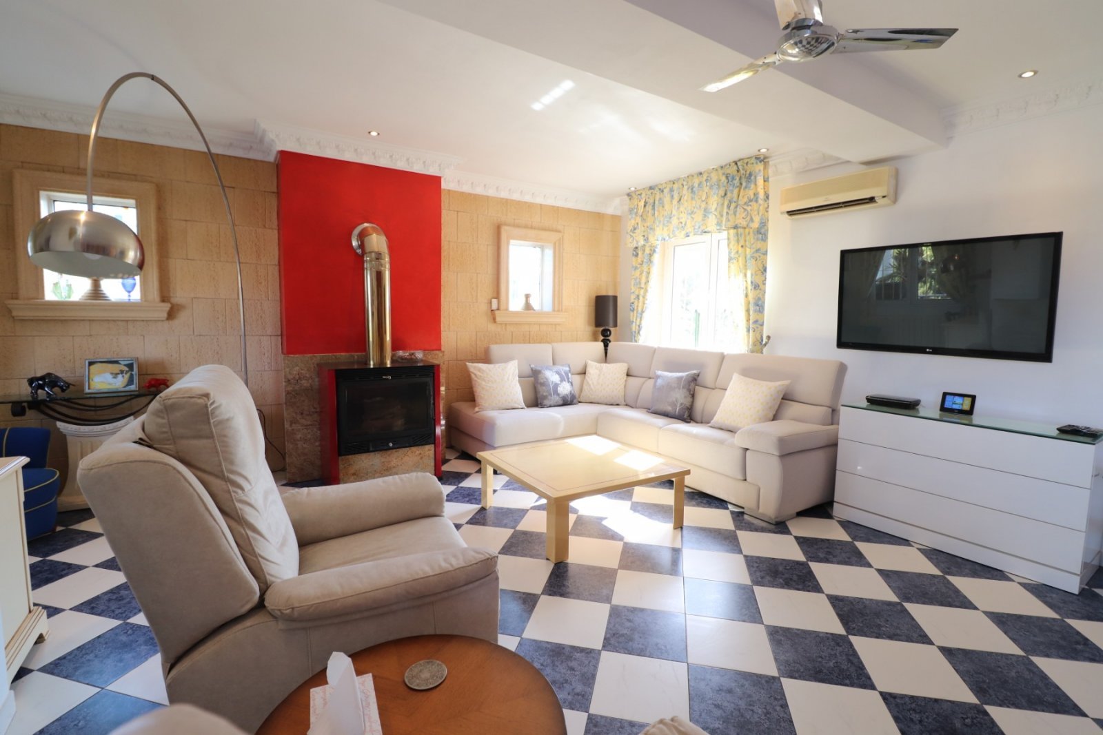 Luxusvilla mit Pool &amp; Traumblick