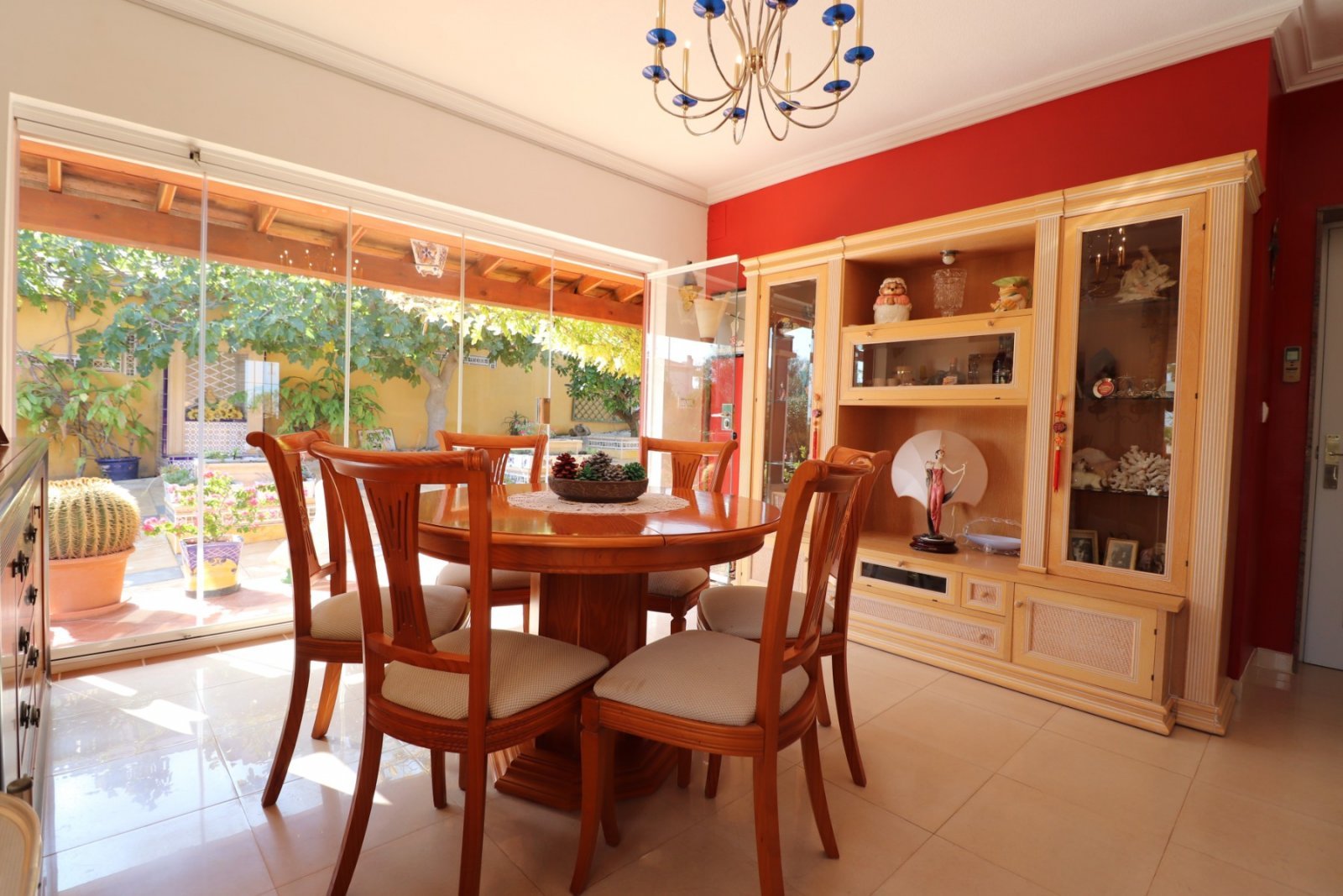 Luxusvilla mit Pool &amp; Traumblick