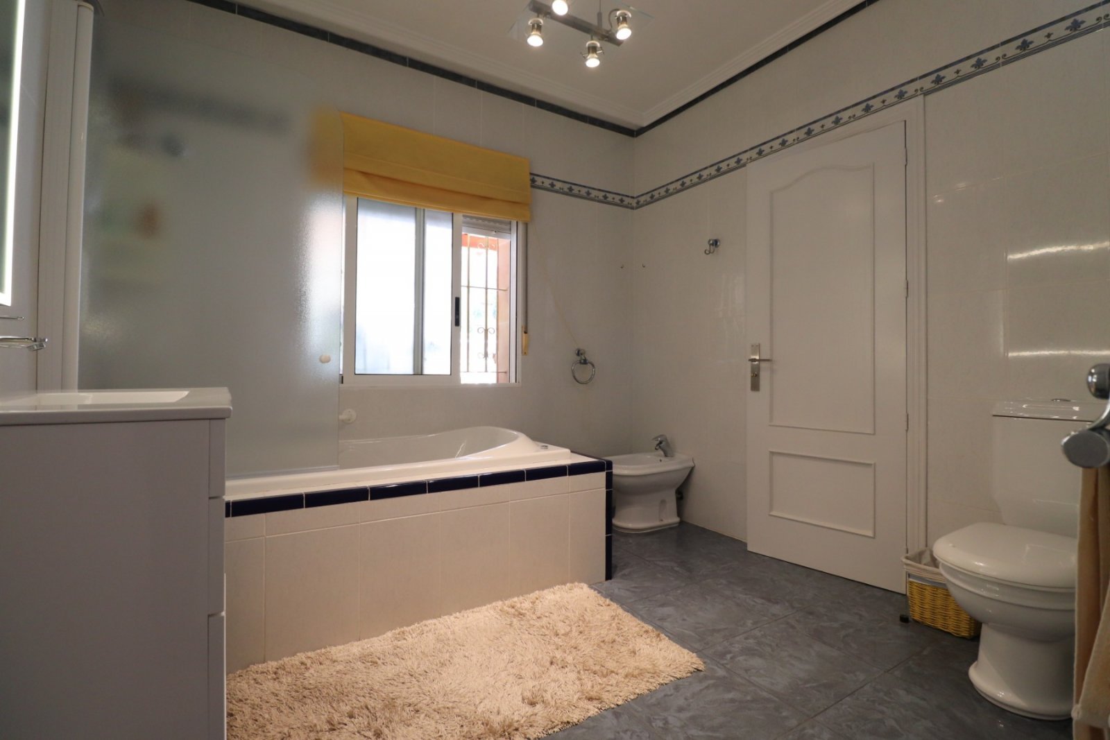 Luxusvilla mit Pool &amp; Traumblick