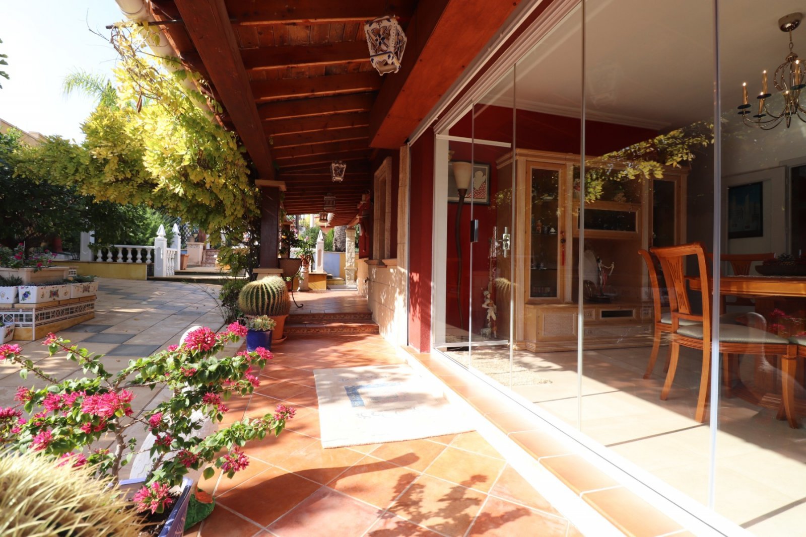 Luxusvilla mit Pool &amp; Traumblick