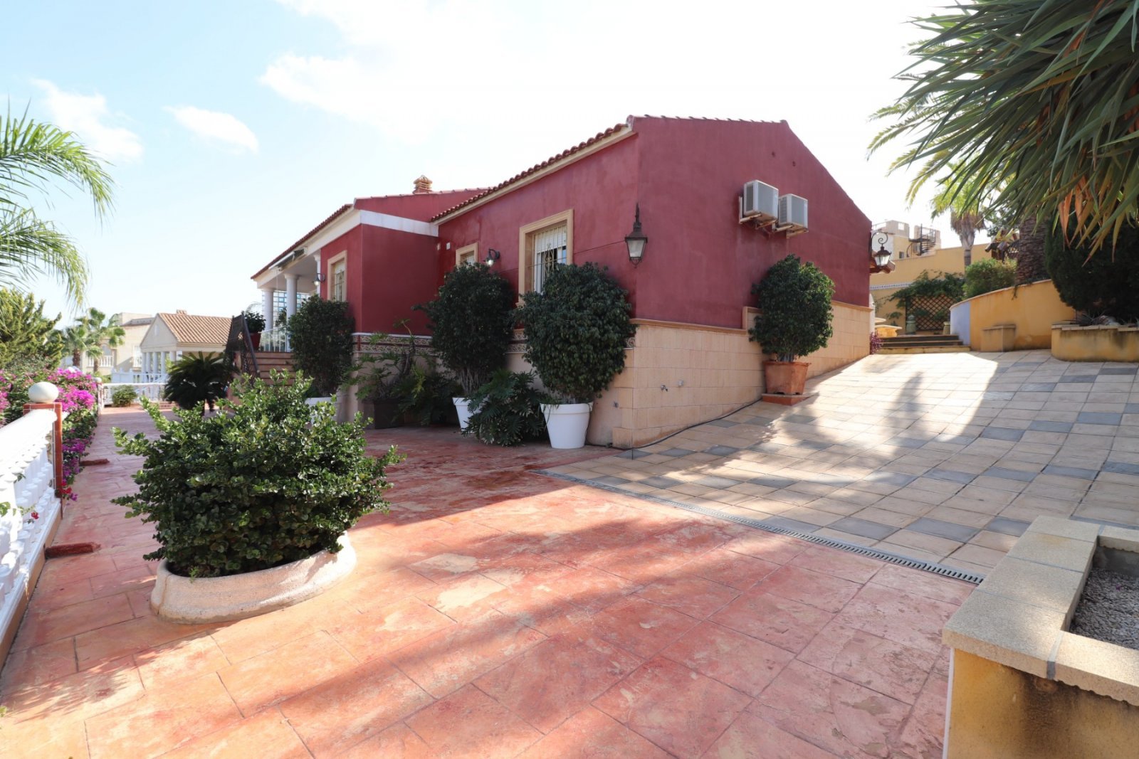 Luxusvilla mit Pool &amp; Traumblick