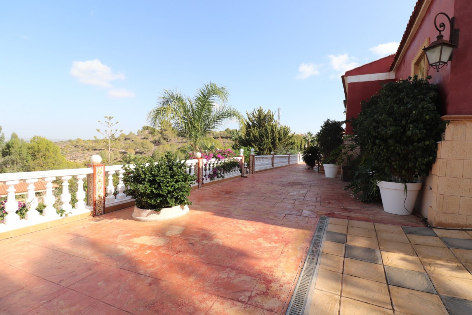 Luxusvilla mit Pool &amp; Traumblick