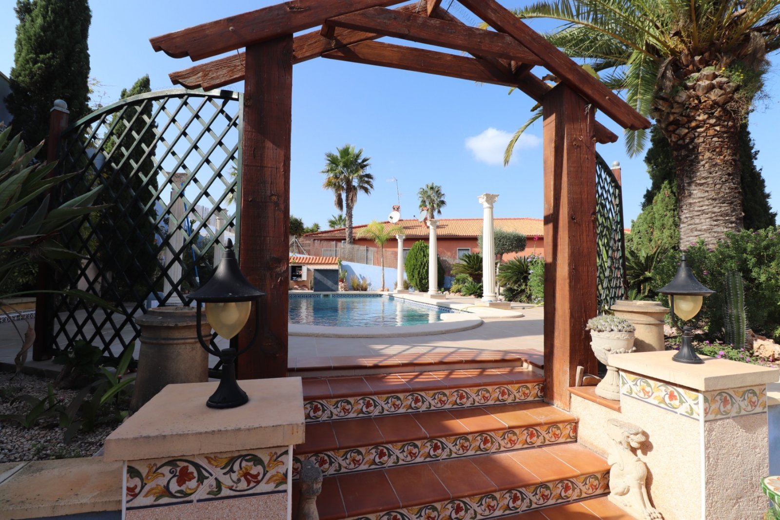 Luxusvilla mit Pool &amp; Traumblick